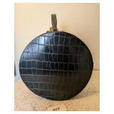 ROUND GREEN FAUX CROC TRAVEL CASE DROUT MAN NY