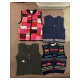 4 SWEATER VESTS, SIZE SMALL