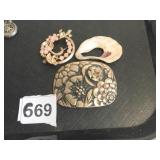 SEASHELL OPEN CENTER GOLD TONE EMBOSSED FLORAL