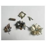 PINS LEAF FLOWERS SMALL CONTAINER WITH RELIGIOUS