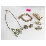 RINGS NECKLACE WITH FLOWERS EARRINGS LIPSTICK