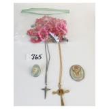 GOLD TONE NECKLACE EARRING SET WITH GOLD