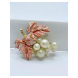 DENICOLA PIN W/ PEARLS AND 2 LEAVES W/ CORAL TONE