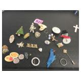 SMALL PINS FLAG BEARS LEAF WITH PEARLS CHRISTMAS