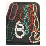 GROUP OF NECKLACES GREEN WITH EARRINGS CORAL