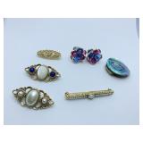 ASSORTED UNMARKED PINS AND EARRINGS