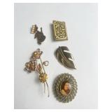 GOLD TONE PINS LEAF FLOWER WITH ORANGE STONES