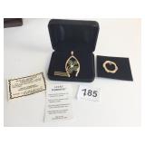 GOLD TONE CIRCLE PIN LUCKY WISHBONE WITH PEARL