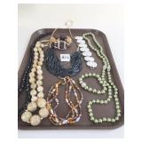 BEADED NECKLACES GREEN WITH BRACELET BLACK MULTI