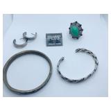 RING SZ. 9.5 UNUSUAL RING W/ TURQUOISE CENTER