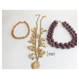 GOLD TONE NECKLACE WITH SEASHELL AND OCEAN THEME