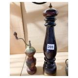 14" H PEPPER GRINDER AND BRASS TOP 8" GRINDER
