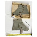 WOOL SPATS IN ORIGINAL BOX WITH BUTTONHOLER