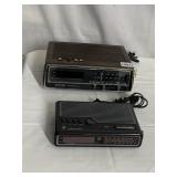 ZENITH ELECTRONIC VINTAGE ALARM CLOCK RADIO AND