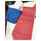 TABLE RUNNER, 2 BLANKETS