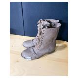WOMENï¿½S BOOTS SIZE 10 M JESON