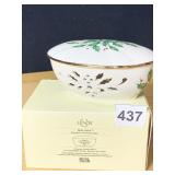 HOLIDAY PIERCED COVERED BOX NIB