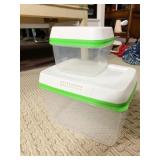 2 FOOD STORAGE CONTAINERS