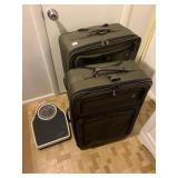 NAUTILUS 330LB SCALE & ATLANTIC SUITCASES 30" X