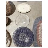 GLASS SERVING PLATES