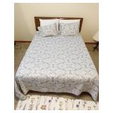QUEEN SZ. QUILT W/ MATCHED PILLOW COVERS