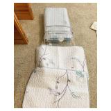 FLORAL COMFORTER WITH PILLOWCASES 90" X 90"