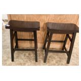 PAIR OF WOOD BREAKFAST BAR STOOLS 24"H