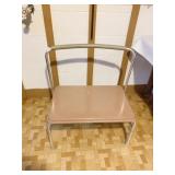 STEP STOOL W/ HANDLE