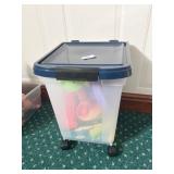 BUILDING BLOCK SET LOTS OF PARTS IN STORAGE BIN