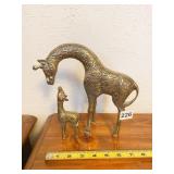 BRASS MOTHER AND BABY GIRAFFE