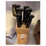 KNIVES IN KNIFE HOLDER
