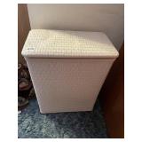 WHITE HAMPER