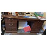 5 FOOT EXECUTIVE DESK GOOD CONDITION