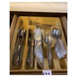 SILVERWARE SET