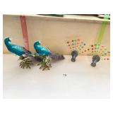 4 PEACOCKS 2 FELT MADE IN HONG KONG ANS 2 PLASTIC