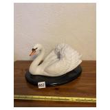 FRANKLIN MINT THE ROYAL SWAN, FINE PORCELAIN ON