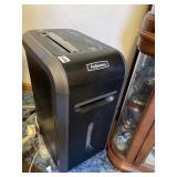 FELLOWS PAPER SHREDDER