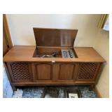 VINTAGE CONSOLE STEREO WITH GARRARD TURNTABLE