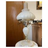 WHITE SHADE LAMP