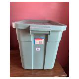 RUBBERMAID ROUGHNECK 18-GAL STORAGE TOTE WITH LID