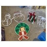 LIGHT UP HOLIDAY DECORATIONS
