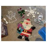 LIGHT UP HOLIDAY DECORATIONS