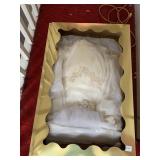 VINTAGE WEDDING DRESS IN PRESERVATION BOX