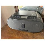 RADIO WITH CD PLAYER DIGITAL WORKS WELL