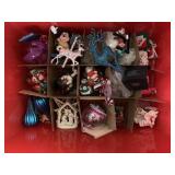 RED TOTE WITH LID FULL OF CHRISTMAS Dï¿½COR