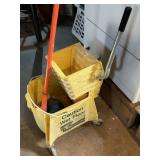 RUBBERMAID MOP BUCKET