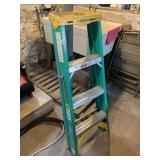 WERNER 4 FT LADDER FIBERGLASS