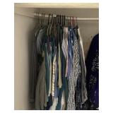 VERY LARGE LOT OF MENï¿½S SIZE LARGE SHORT SLEEVE