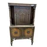OAK COURT CUPBOARD 1920S 63 INCHES HIGH X 36