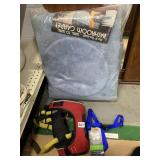 3 DOG HARNESS, NEW WALL TO WALL BATHROOM SET